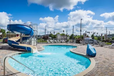 The Lodge at Five Oaks pool