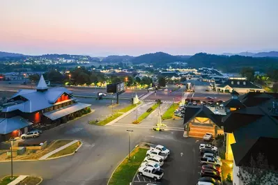 Lodge at Five Oaks location on parkway