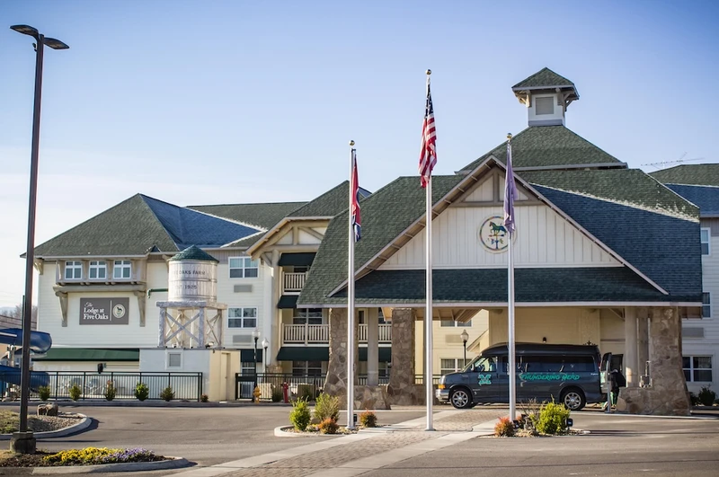 The Lodge at Five Oaks exterior