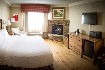 Lodge at Five Oaks room
