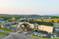Lodge at Five Oaks evening