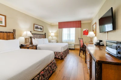 Lodge at Five Oaks guest room