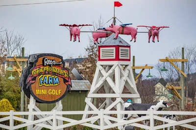 sign for Ripley's Old MacDonald's Farm Mini Golf in Sevierville