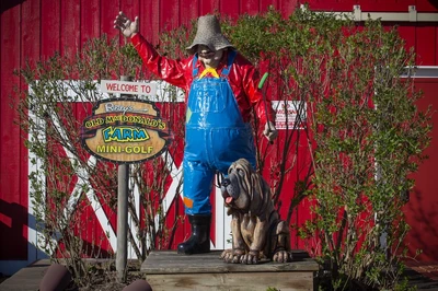 Ripley's Old MacDonald's Farm Mini Golf in Sevierville statue