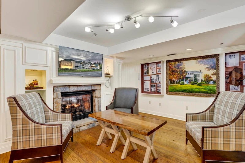 Lodge at Five Oaks lobby