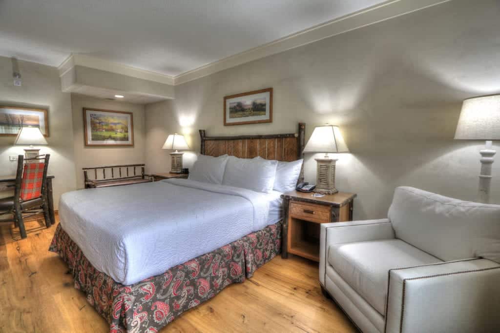King bed and comfortable furnishings at hotel in Sevierville Tn