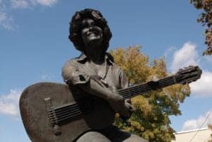 Statue of Dolly Parton in Sevierville TN.
