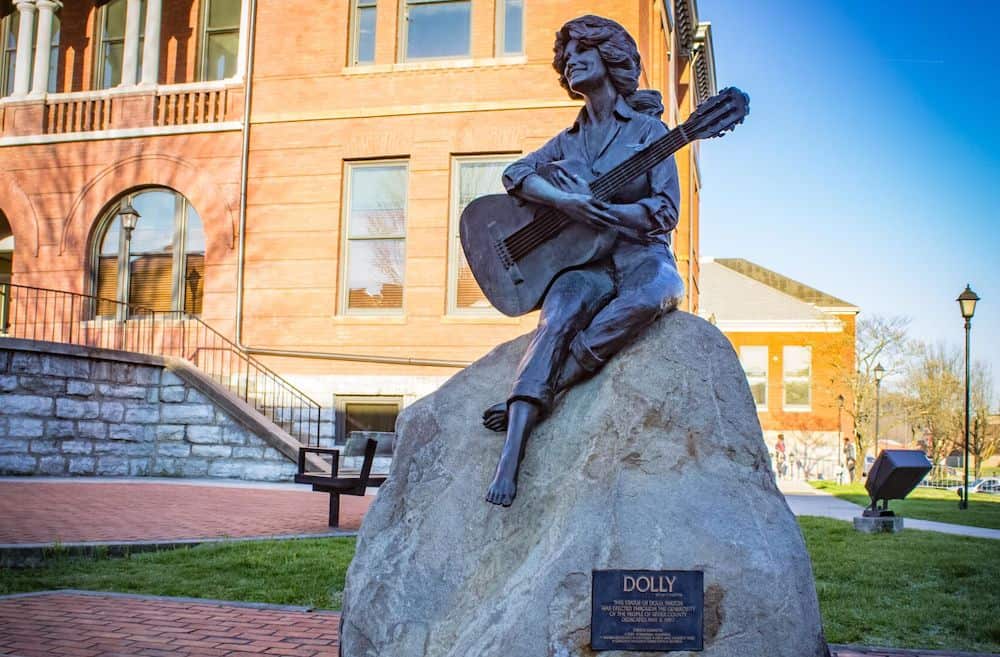 Dolly Parton statue in sevierville