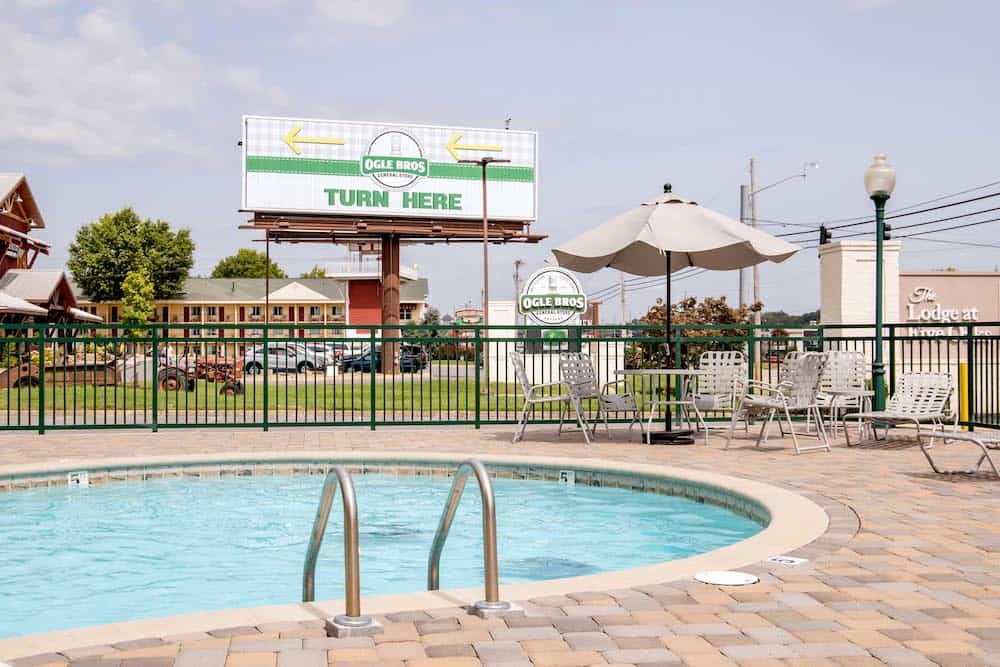 3 Benefits of Staying in Our Hotel in Sevierville With a Pool